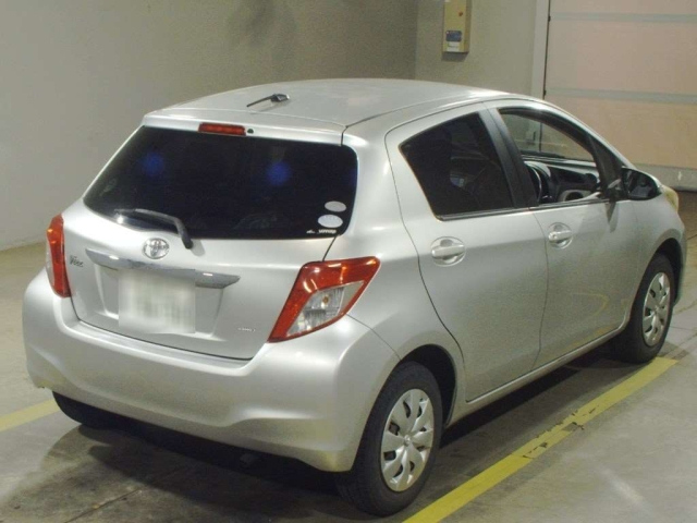 TOYOTA VITZ 2011