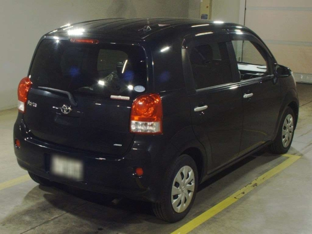 TOYOTA PORTE 2013