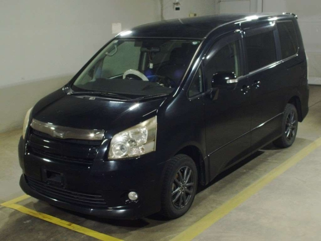 TOYOTA NOAH 2009