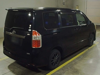 TOYOTA NOAH 2009