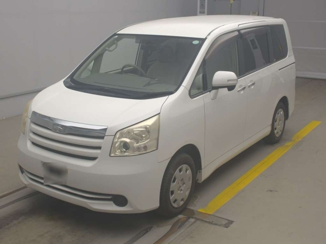 TOYOTA NOAH 2009