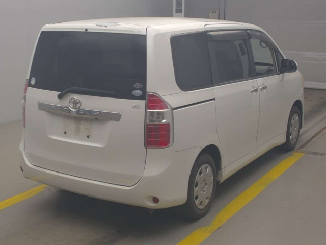 TOYOTA NOAH 2009