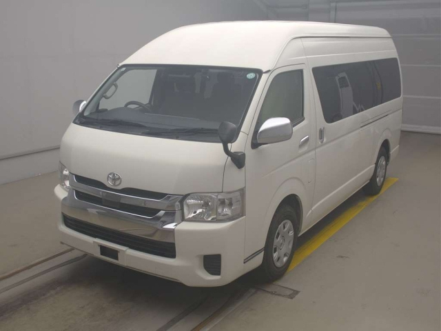 TOYOTA HIACE 2020