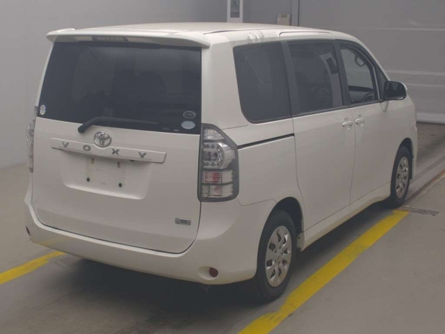 TOYOTA VOXY 2010