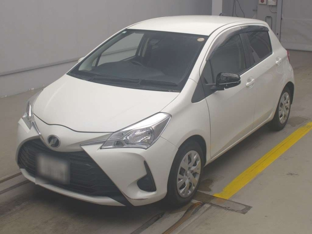 TOYOTA VITZ 2017
