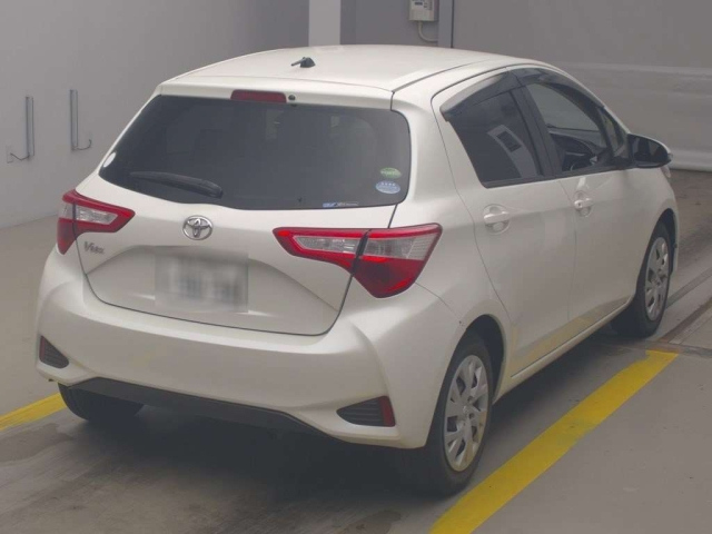 TOYOTA VITZ 2017