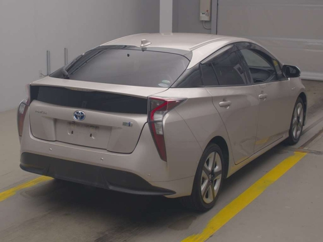 TOYOTA PRIUS 2016