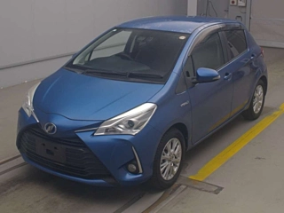 TOYOTA VITZ 2017