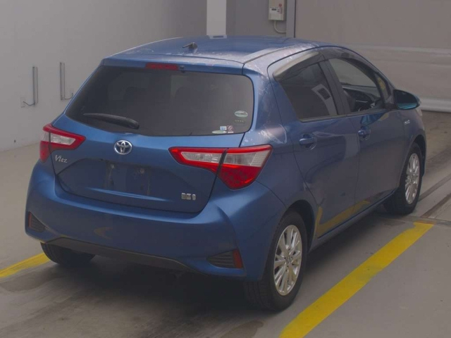 TOYOTA VITZ 2017