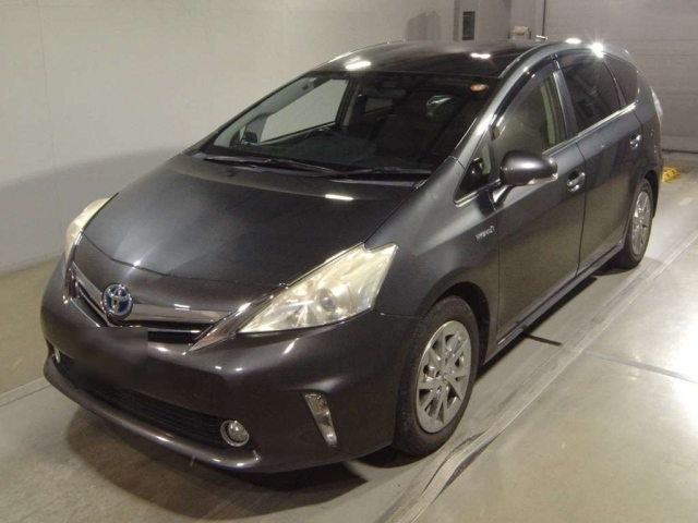 TOYOTA PRIUS ALPHA 2013