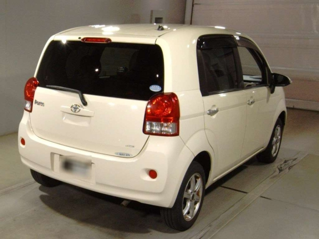 TOYOTA PORTE 2012