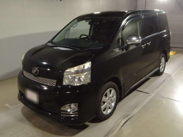 TOYOTA VOXY 2013