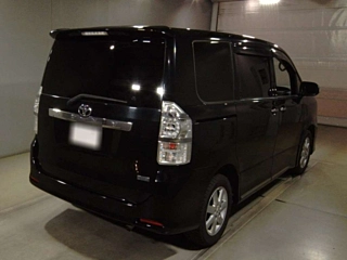 TOYOTA VOXY 2013