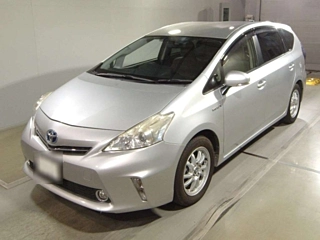 TOYOTA PRIUS ALPHA 2013