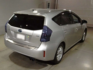 TOYOTA PRIUS ALPHA 2013