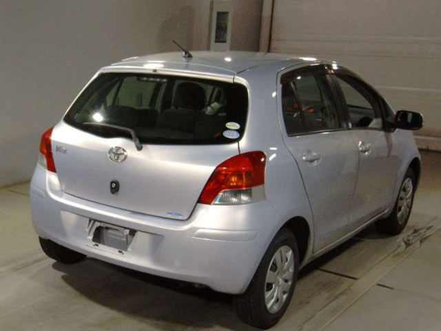 TOYOTA VITZ 2010