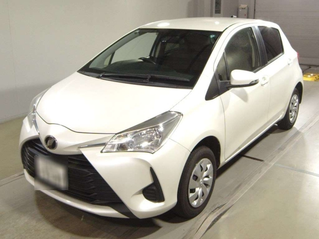 TOYOTA VITZ 2017