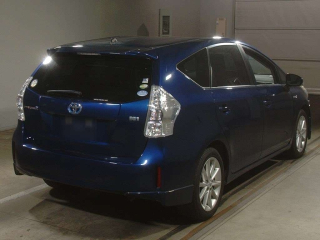 TOYOTA PRIUS ALPHA 2012