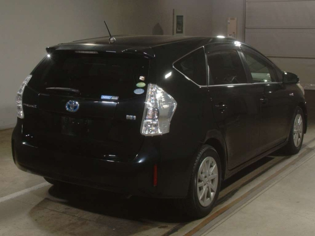 TOYOTA PRIUS ALPHA 2012