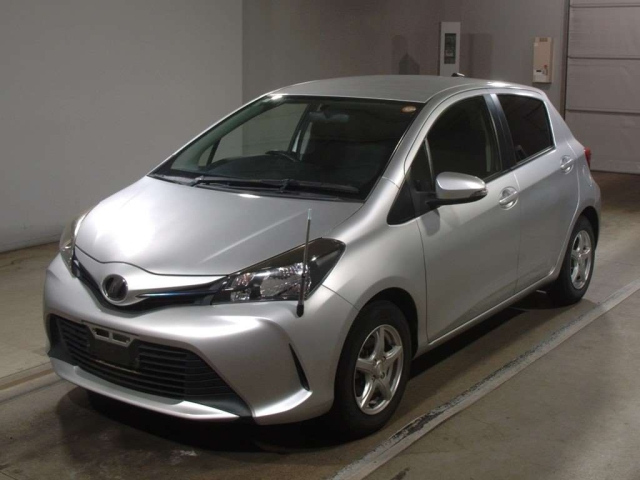 TOYOTA VITZ 2015