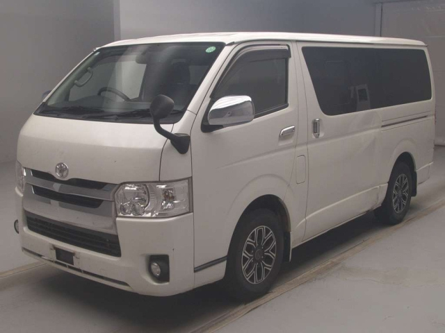TOYOTA HIACE VAN 2016