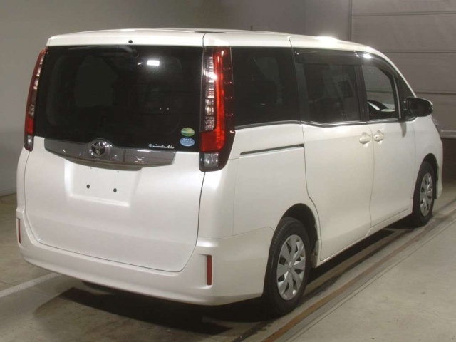 TOYOTA NOAH 2016