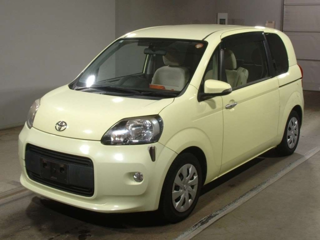 TOYOTA PORTE 2013