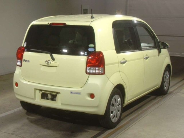 TOYOTA PORTE 2013