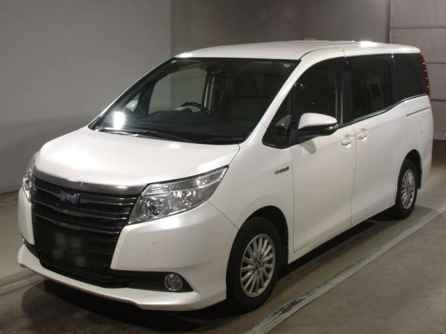 TOYOTA NOAH 2016