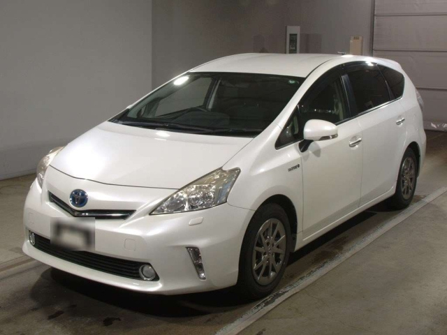 TOYOTA PRIUS ALPHA 2014