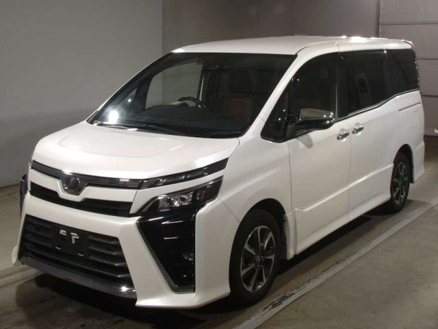 TOYOTA VOXY 2019