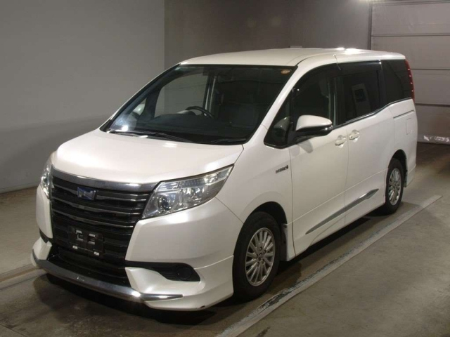 TOYOTA NOAH 2014