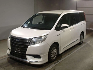 TOYOTA NOAH 2014