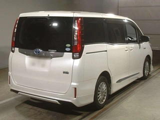 TOYOTA NOAH 2014