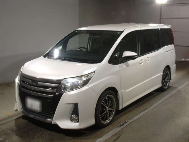 TOYOTA NOAH 2015