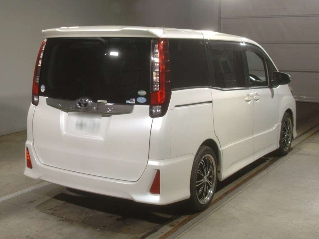 TOYOTA NOAH 2015