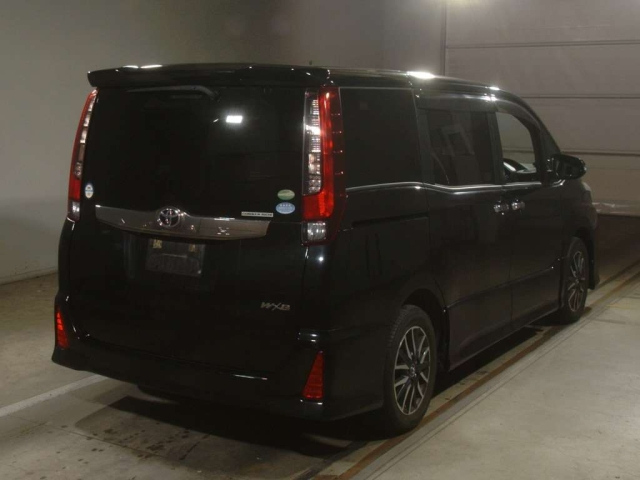 TOYOTA NOAH 2016