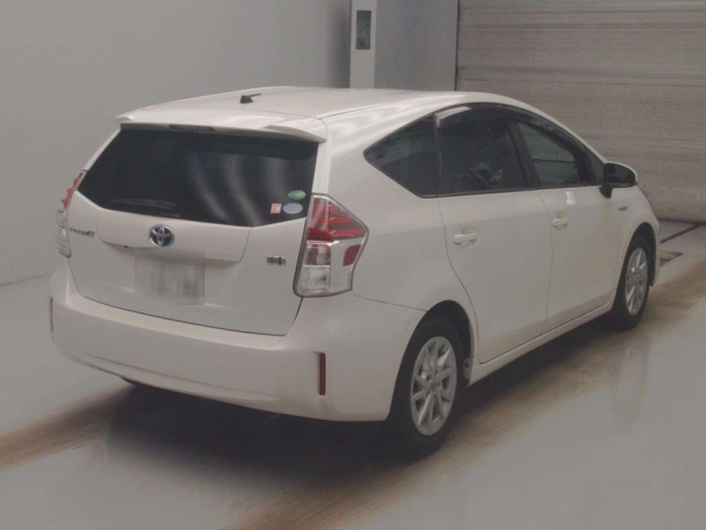 TOYOTA PRIUS ALPHA 2015