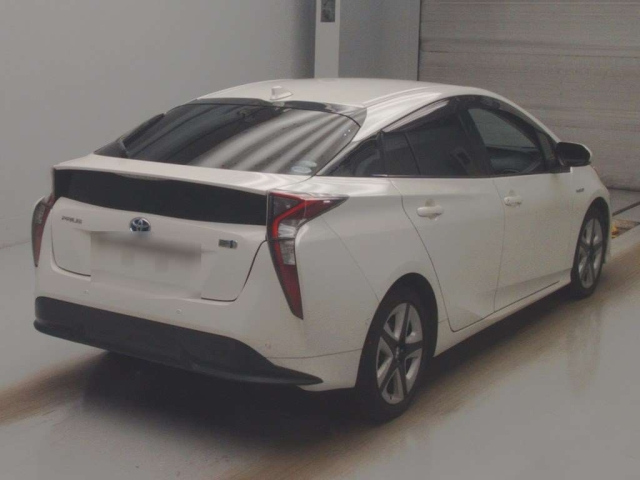 TOYOTA PRIUS 2016