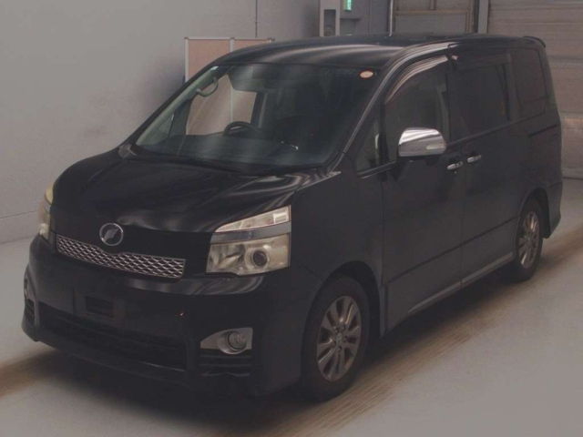TOYOTA VOXY 2013