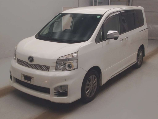 TOYOTA VOXY 2013