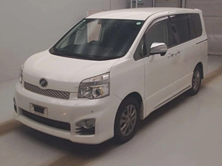 TOYOTA VOXY 2013