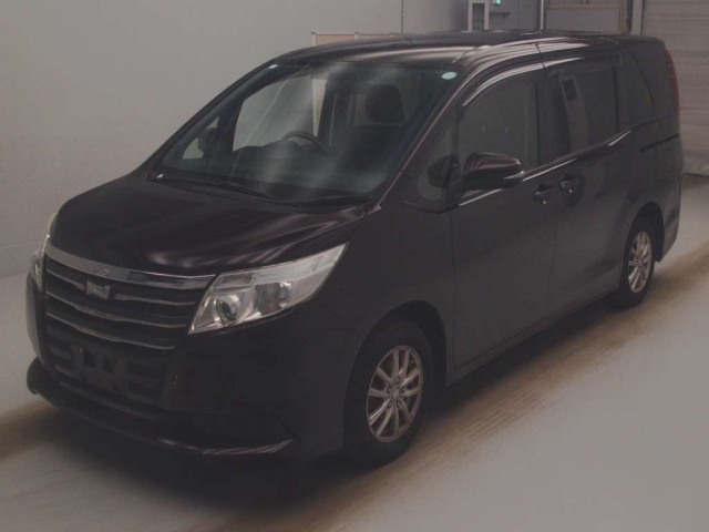 TOYOTA NOAH 2014