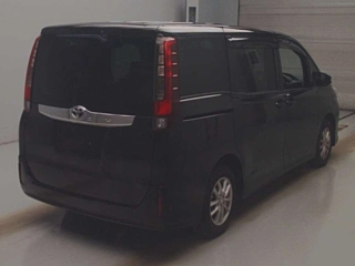 TOYOTA NOAH 2014