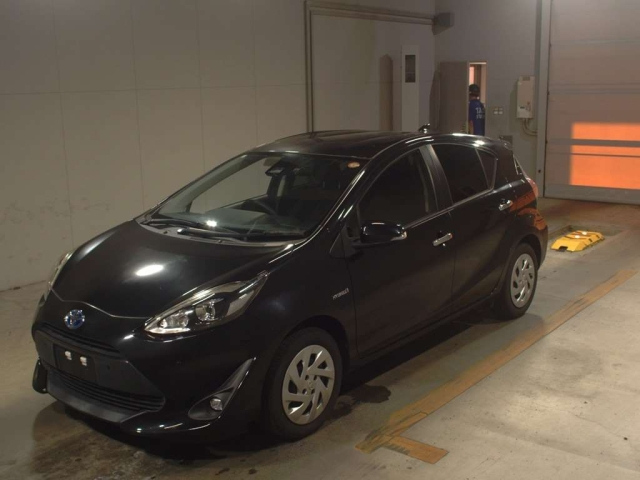 TOYOTA AQUA 2019