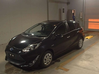 TOYOTA AQUA 2019