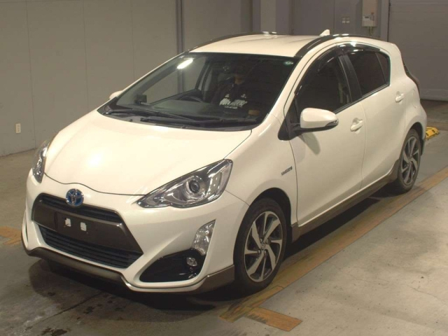 TOYOTA AQUA 2015