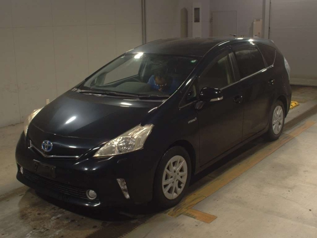 TOYOTA PRIUS ALPHA 2013