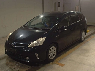 TOYOTA PRIUS ALPHA 2013
