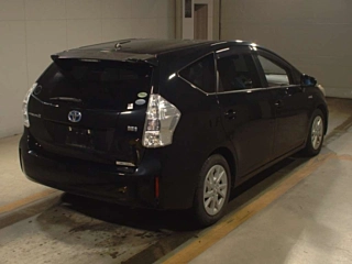 TOYOTA PRIUS ALPHA 2013